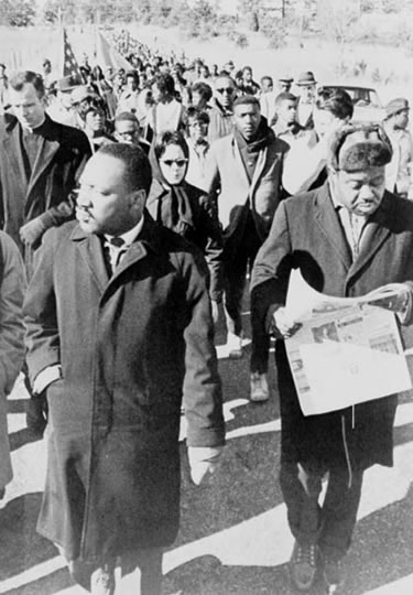 martin luther king jr. leads the march from selma to Montgomery for black voting rights